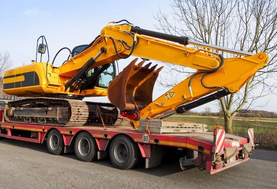 Tiiefladetransporte vonLKW-Transport und Baustoffhandel DEBOLA GmbH & Co. KG in Schkopau/ OT Ermlitz