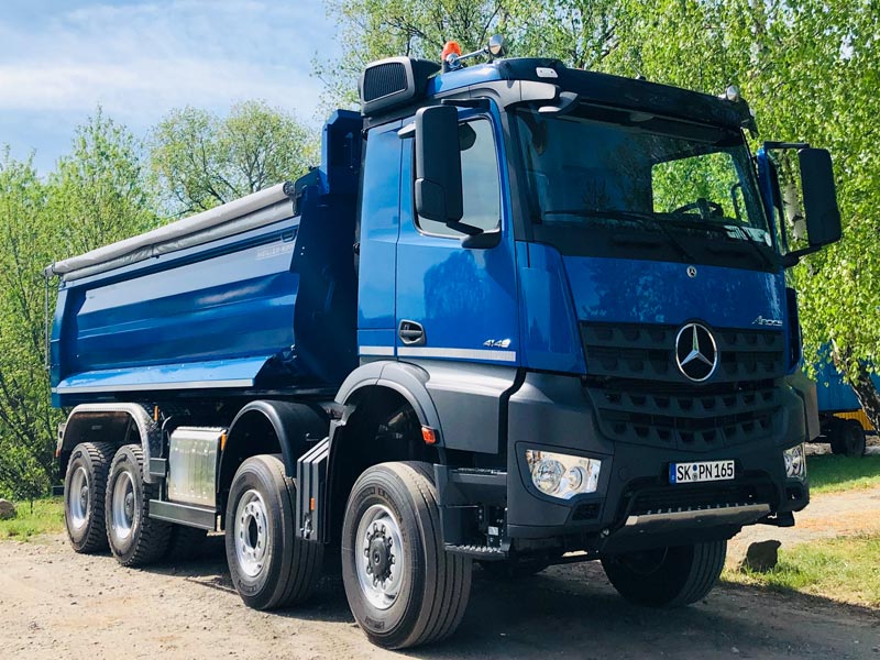 Fuhrpark & Technik von LKW-Transport und Baustoffhandel DEBOLA GmbH & Co. KG